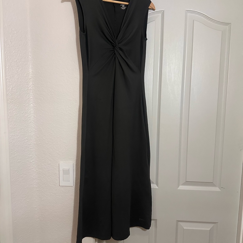 Elegant Black Sleeveless Dress